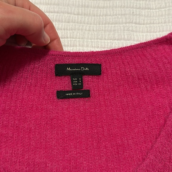 Gorgeous bright pink oversized sweater - Picture 2 of 2